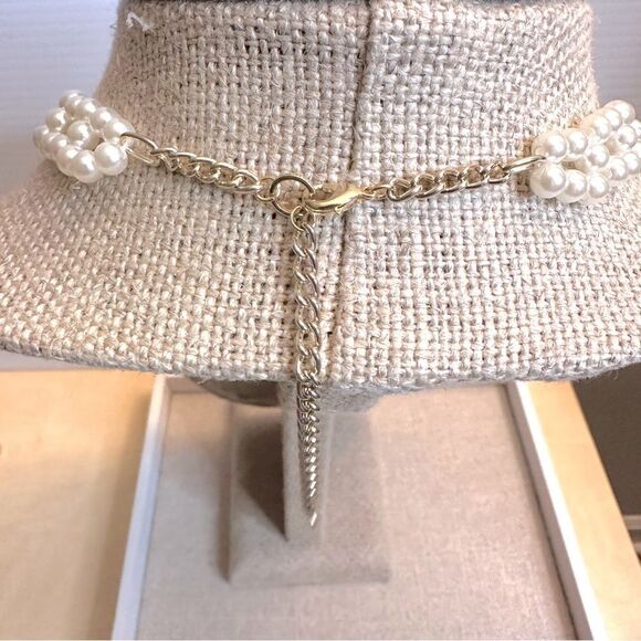 NWOT Faux Pearl Collar Bib Necklace - Picture 2 of 6
